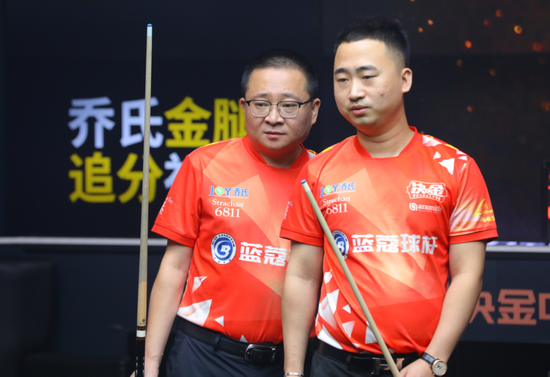 对手的推搡 对手的推搡